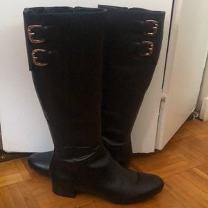 Leather Enzo boots with silver buckle.